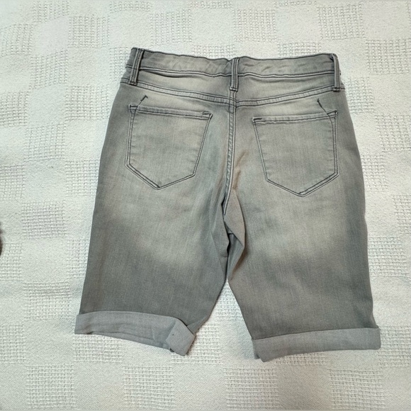 Mossino Mid rise Bermuda - Picture 6 of 9